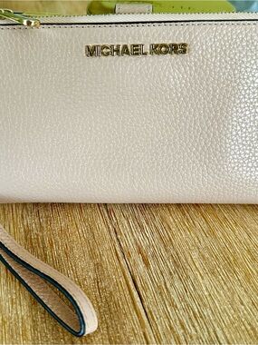 Michael Kors Pebbled Leather Wristlet in Pale Pink with Gold Hardware